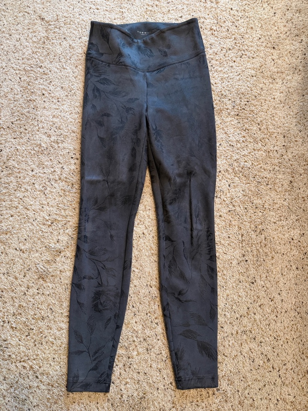Women’s White House Black Market runway leggings size 4